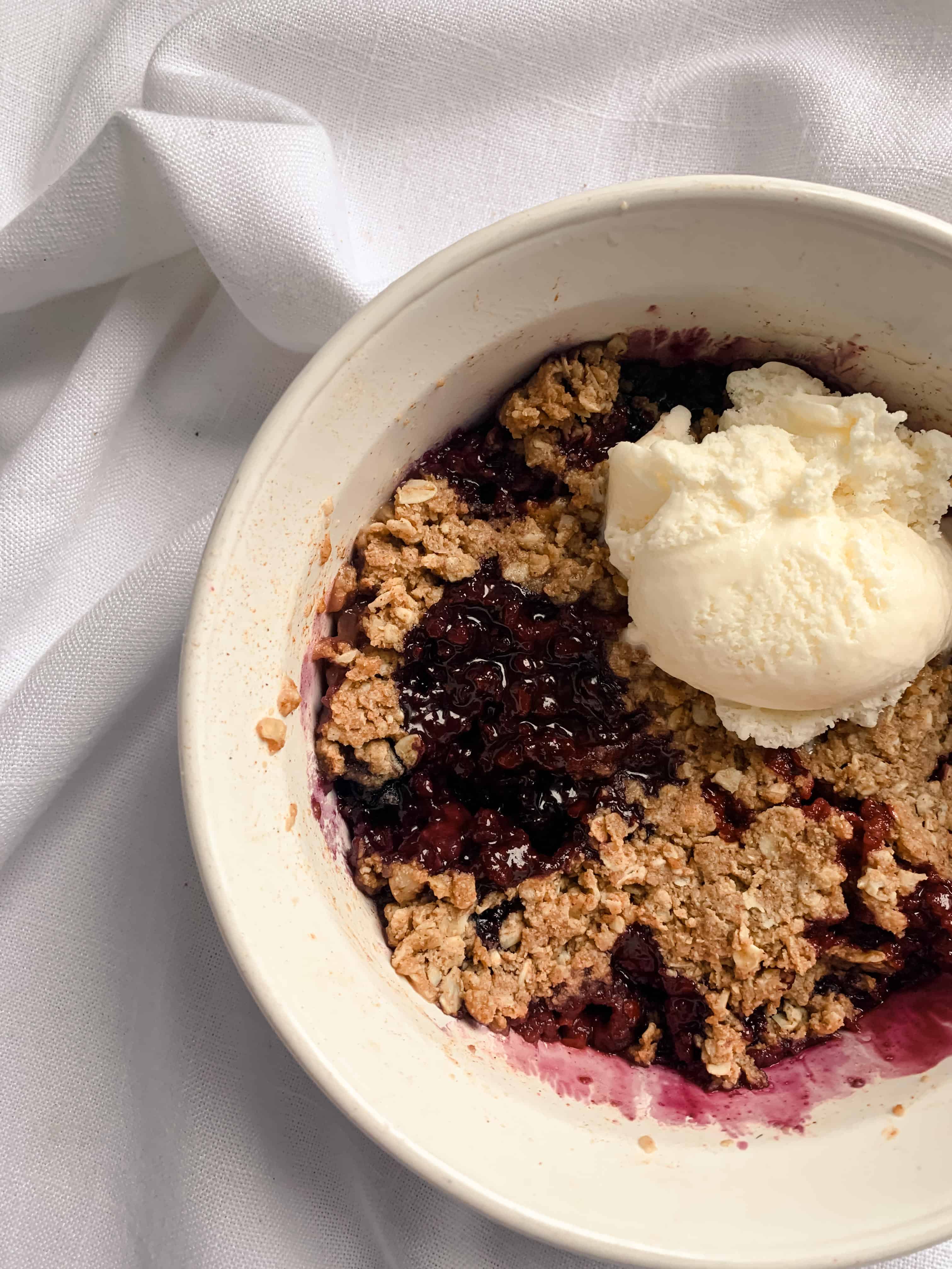 Microwave berry crumble