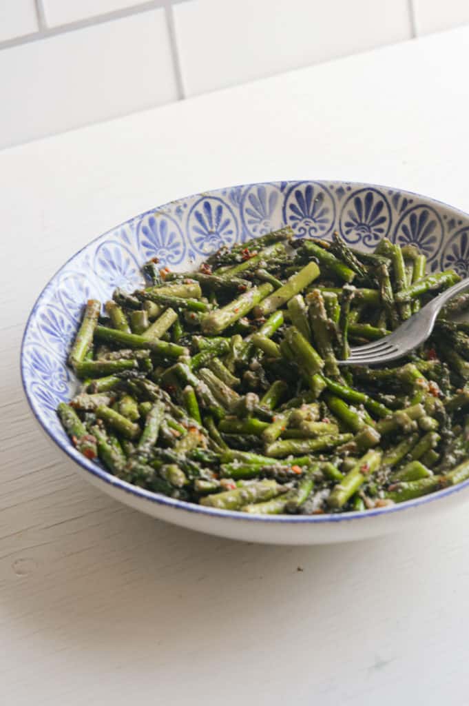 spicy garlic air fryer asparagus