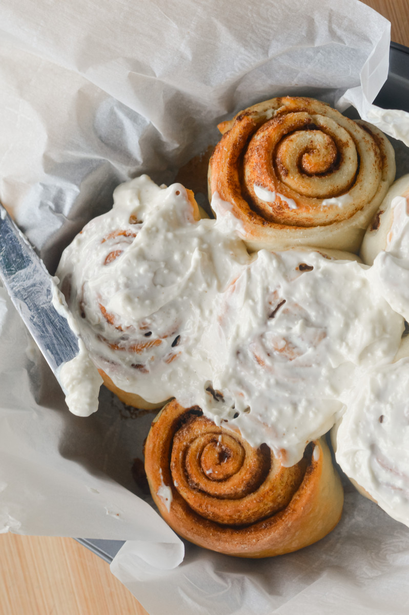 greek yogurt cinnamon rolls with icing