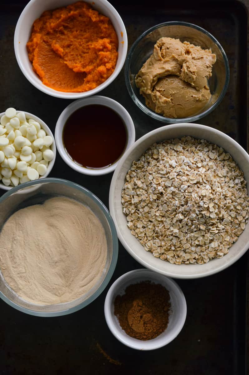 Ingredients including pumpkin puree, maple syrup, protein powder, cashew butter, pumpkin pie spice and white chocolate chips.