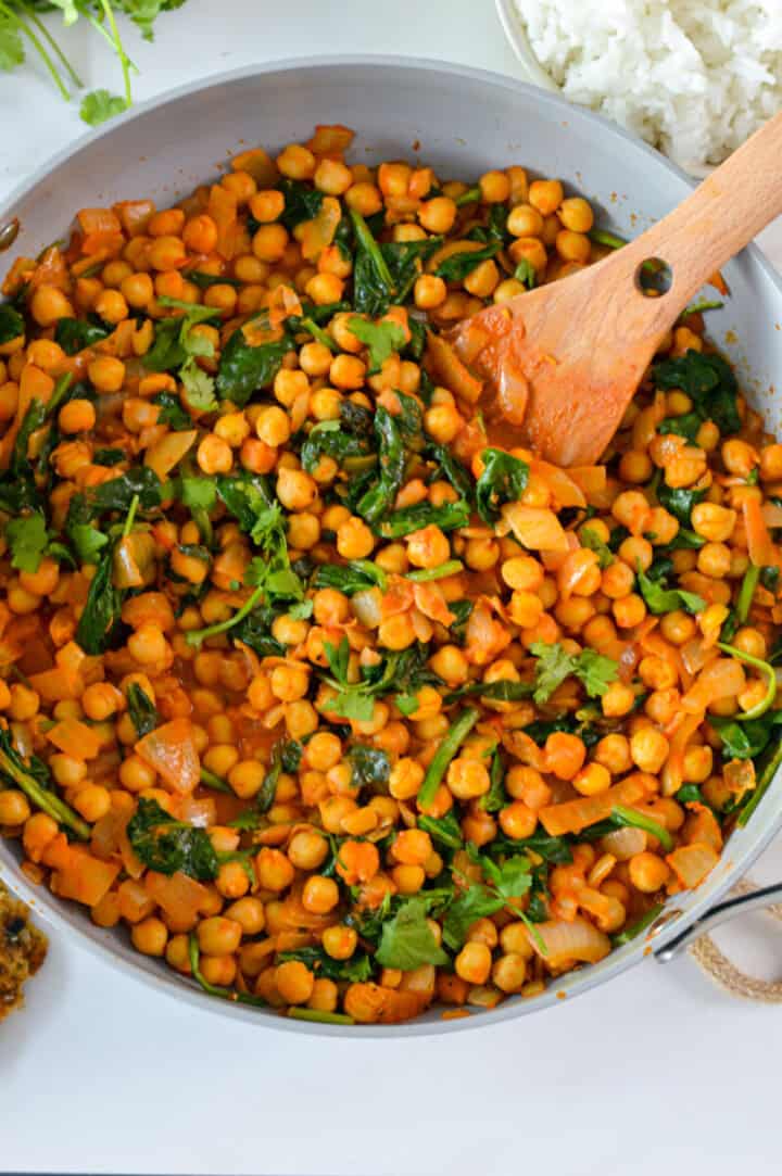 Easy Chickpea and Spinach Curry - Nourished by Nic