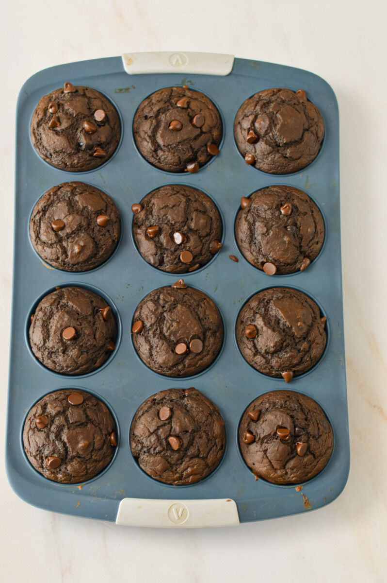 Baked veggie muffins in a muffin tray.